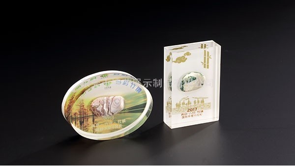 定制亞克力制品，應(yīng)該怎樣找供應(yīng)商呢？