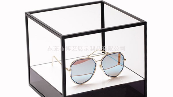 如何用亞克力展架來展示產(chǎn)品呢？
